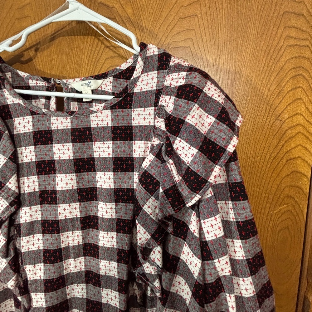 Terra & Sky blouse with black, white and Gray Checkered Top with Red Detail - Picture 5 of 9